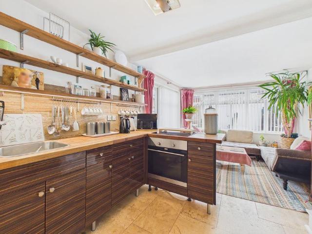 Flat for sale in Penbeagle, Cornwall