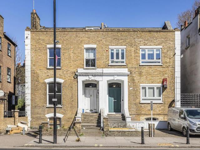 Flat for sale in South Hackney, Greater London