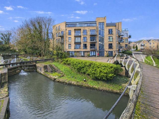 Flat for sale in Pouchen End, Hertfordshire