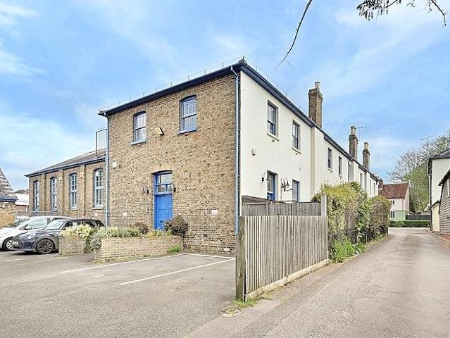 Flat for sale in Ongar, Epping