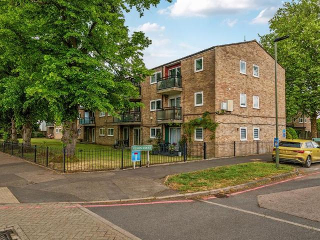 Flat for sale in Widmore, Greater London