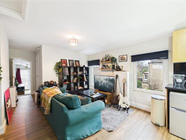 Flat for sale in Streatham, Greater London