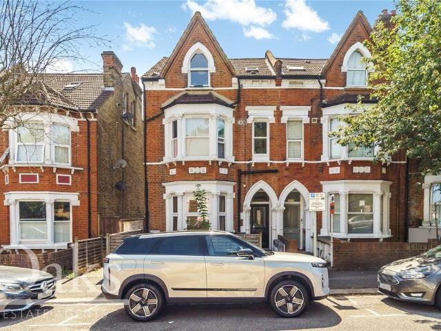 Flat for sale in London Borough of Croydon, South Norwood
