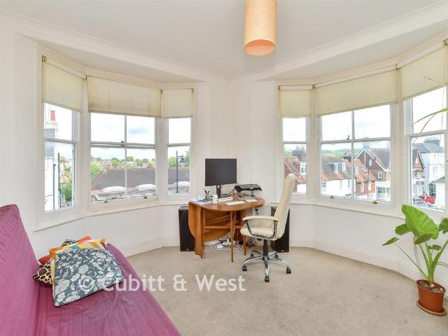 Flat for sale in Wallands Park, Lewes