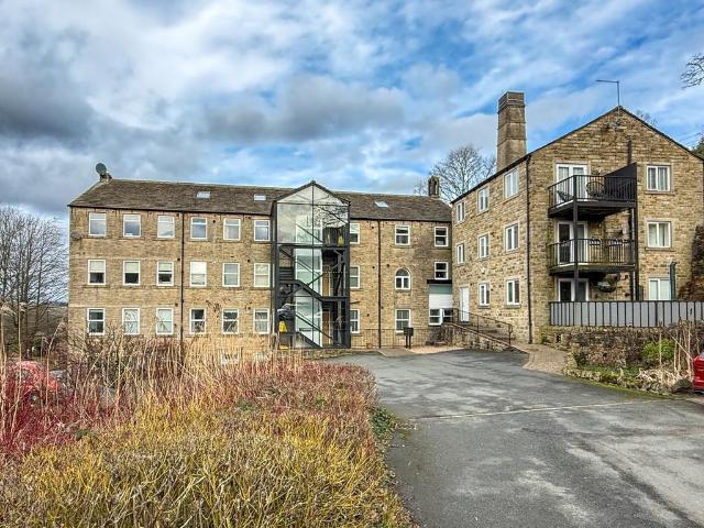 Flat for sale in Holme Valley, Holmfirth
