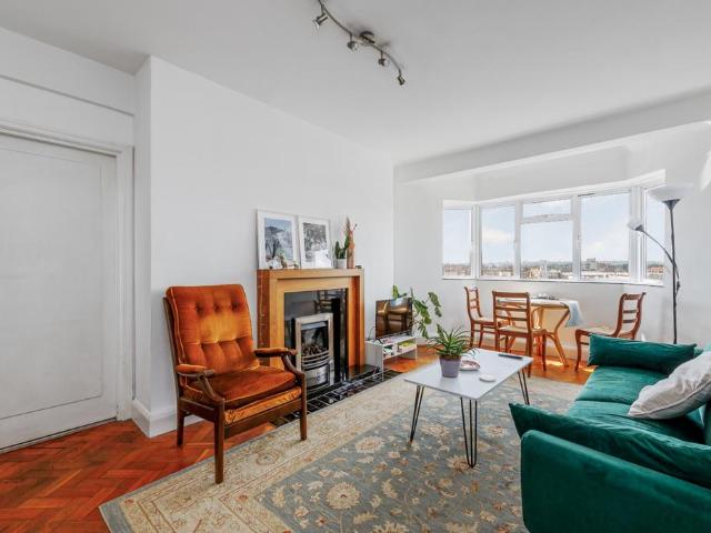 Flat for sale in West Kensington, Greater London
