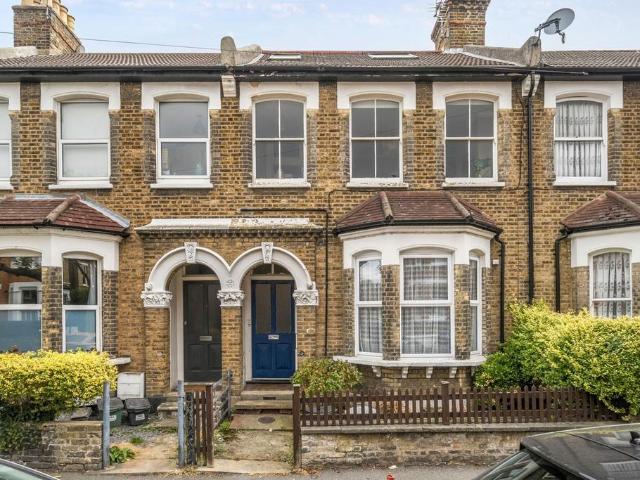 Flat for sale in Penge, Greater London