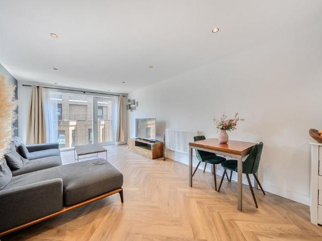 Flat for sale in London Borough of Lewisham, Deptford