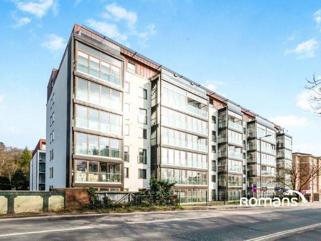 Flat for sale in Farnborough, Rushmoor