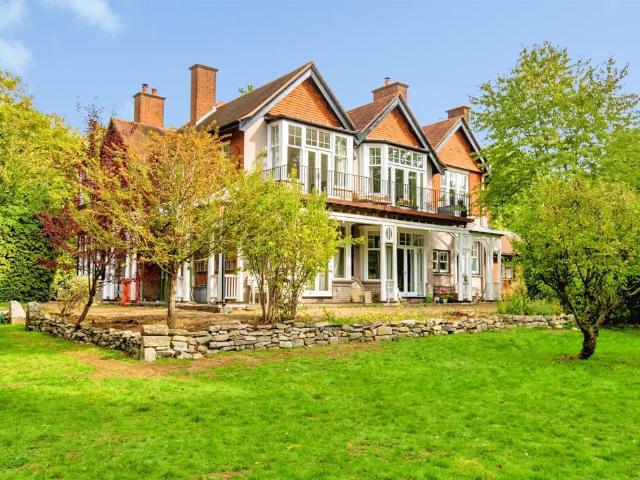 Flat for sale in South Down, Winchester