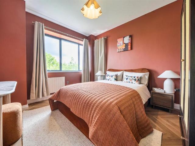 Flat for sale in St Albans, Five Acres