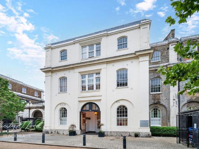Flat for sale in Greater London