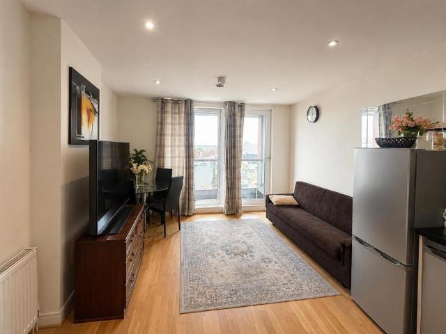 Flat for sale in Seven Kings, Greater London