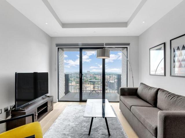 Flat for sale in London City Island, Blackwall