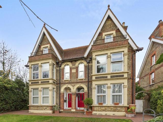 Flat for sale in Totteridge, Cressex