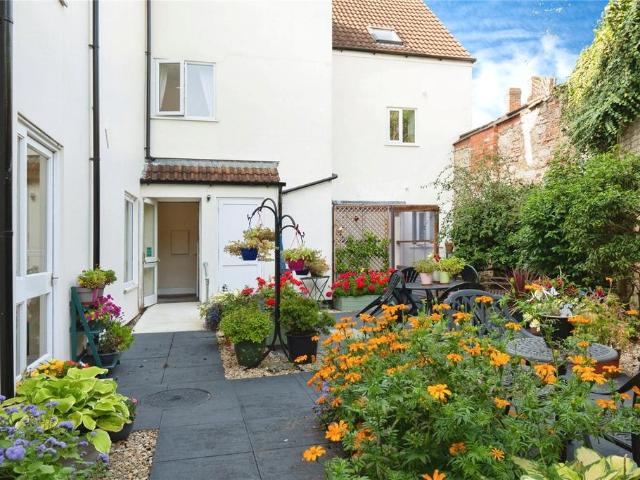 Flat for sale in Purton, Wiltshire