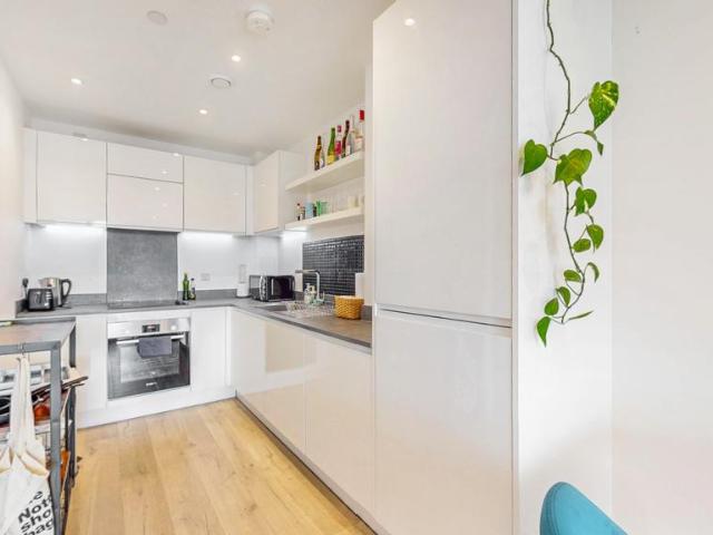 Flat for sale in Bromley-by-Bow, Poplar Grove