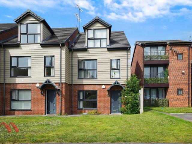 Flat for sale in Woolton, Calderstones