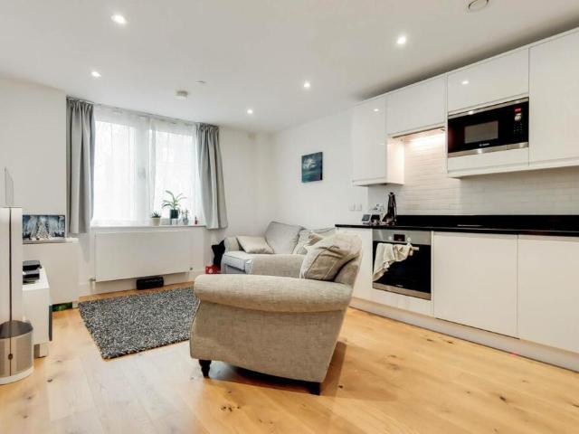 Flat for sale in Hough Green, Two Mills