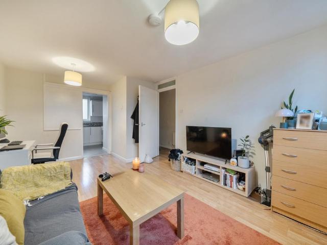 Flat for sale in Loughborough Junction, Greater London