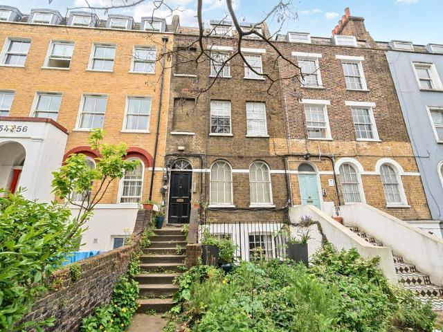 Flat for sale in Peckham, Greater London