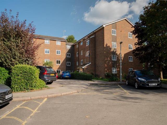 Flat for sale in Reigate, Reigate and Banstead