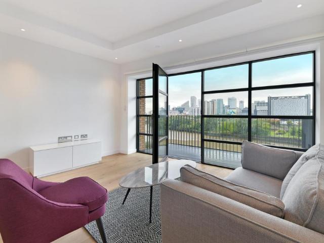 Flat for sale in London City Island, Blackwall