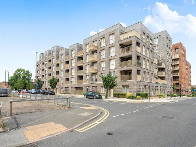 Flat for sale in Fishery, Maidenhead