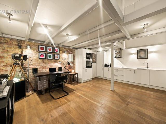 Flat for sale in Wallington, Greater London