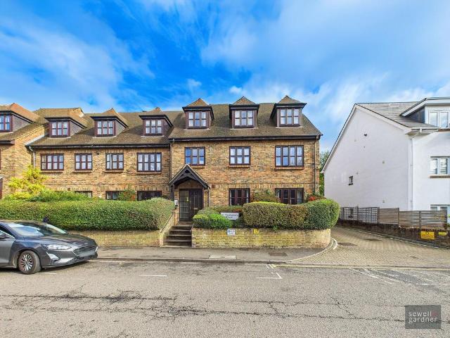 Flat for sale in Heronsgate, Batchworth