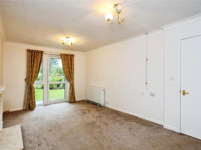 Flat for sale in Southborough, Sandown Park