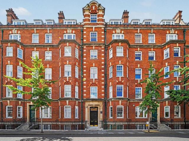 Flat for sale in Marylebone, Greater London
