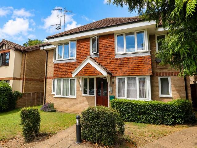 Flat for sale in London Borough of Croydon, Purley