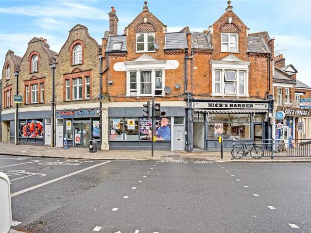 Flat for sale in St Margarets, Greater London