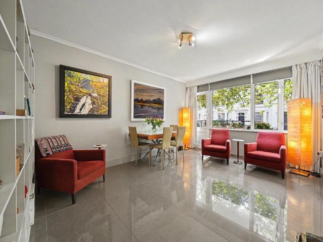 Flat for sale in Kensington, Greater London