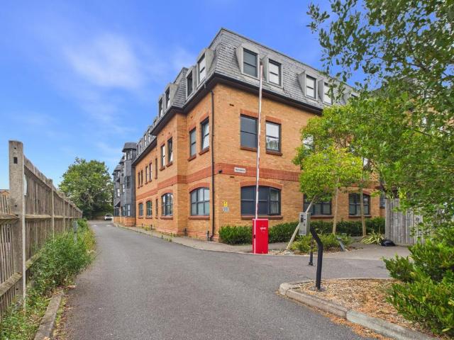 Flat for sale in Slough, Isle Of Man