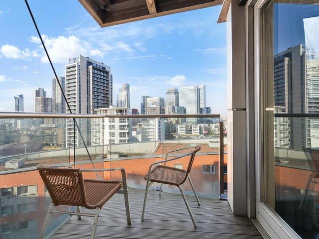 Flat for sale in Blackwall, Greater London