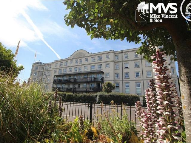 Flat for sale in Dale Hill, Essex
