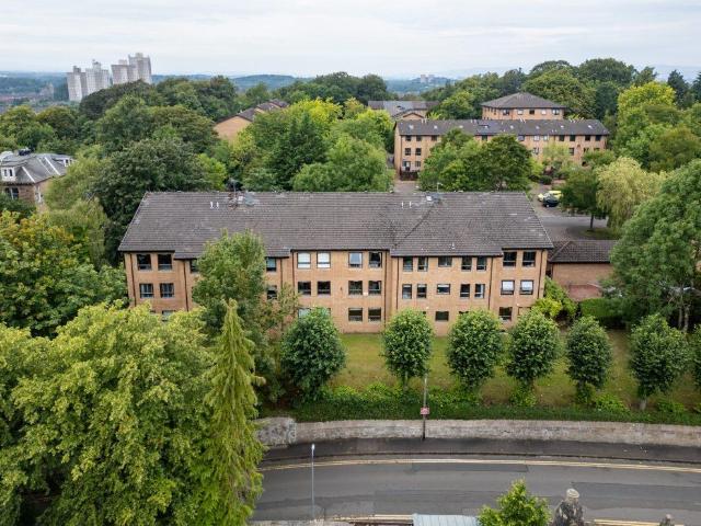 Flat for sale in Langside, Scotland