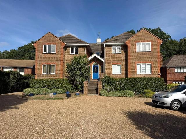 Flat for sale in Horsell, Woking