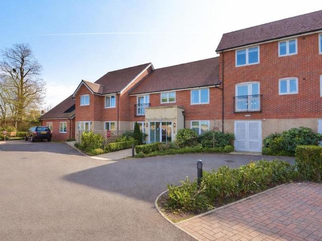 Flat for sale in Berrick Salome, Oxfordshire