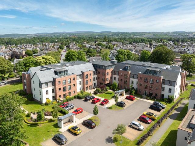 Flat for sale in Crown, Lentran