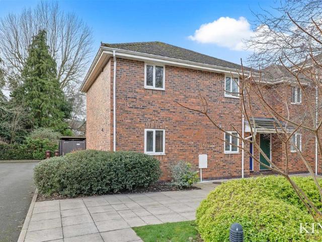 Flat for sale in Alderminster, Warwickshire