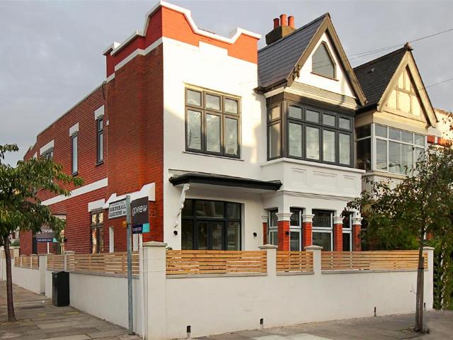 Flat for sale in London Borough of Ealing, Greater London