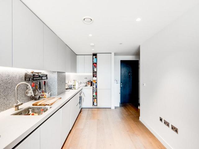 Flat for sale in Upper Riverside, Greater London