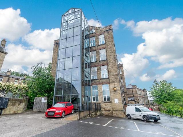 Flat for sale in Bradley, West Yorkshire