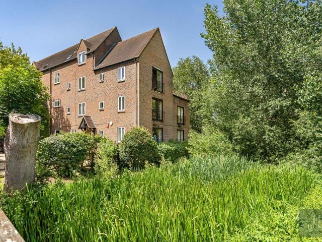 Flat for sale in Sunnymead, The Slade