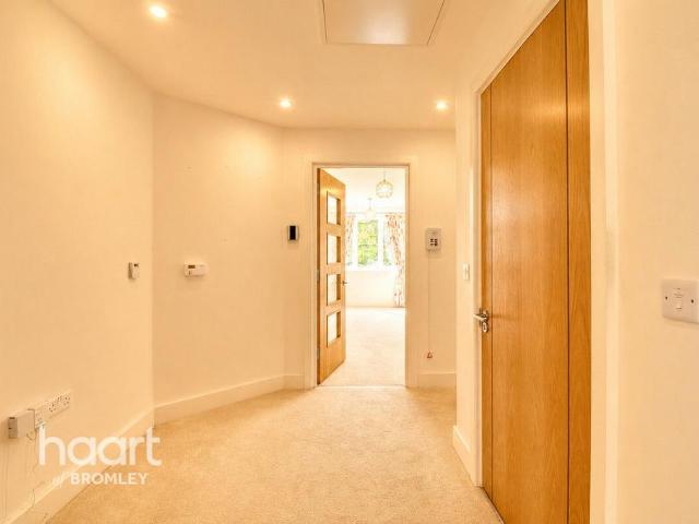 Flat for sale in Chislehurst, Greater London