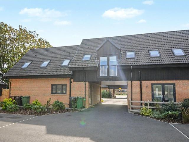 Flat for sale in Woodlesford, Leeds