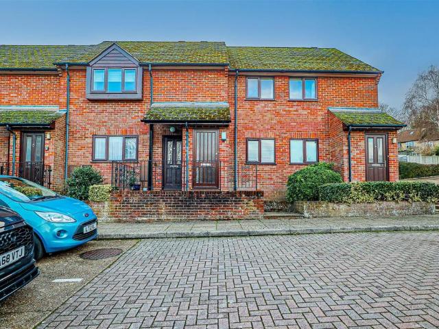 Flat for sale in Hammerfield, Pouchen End